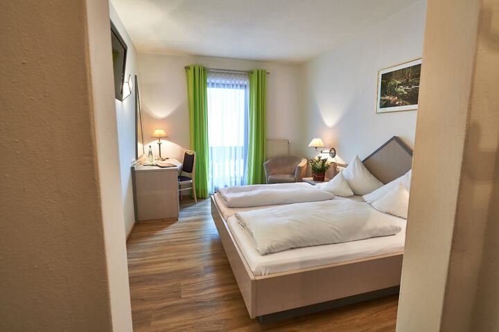 Room 3 of 71