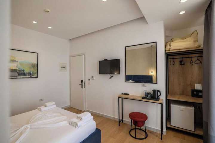 Room 18 of 91
