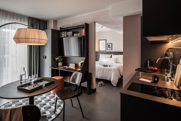 Room 16 of 64