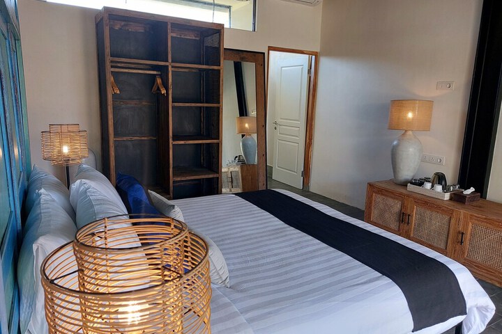Room 42 of 123
