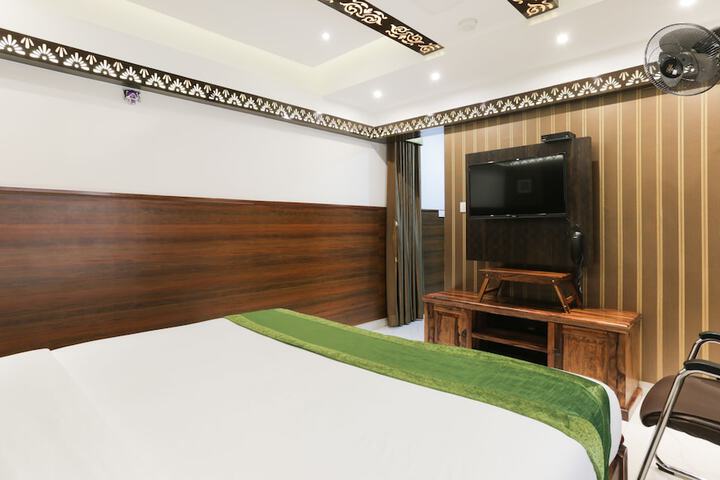 Room 14 of 34
