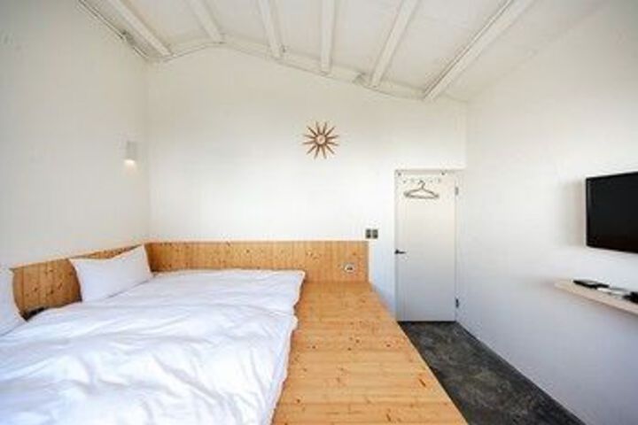 Room 8 of 30