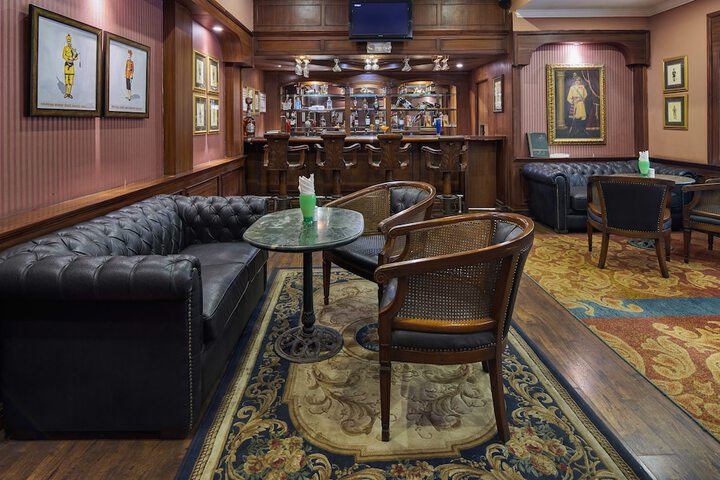 Lounge 33 of 48