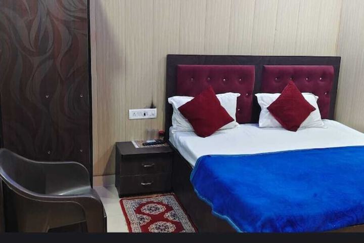 Room 4 of 13