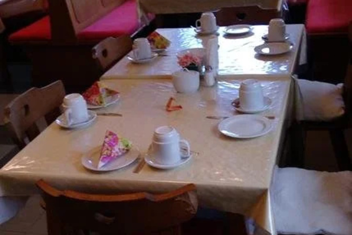 Dining 14 of 17