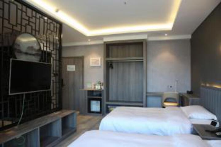 Room 18 of 18