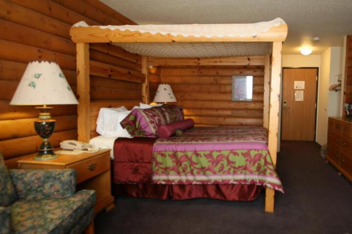 2 Queen Beds Microwave and Refrigerator WiFi Continental Breakfast (5 of 13)