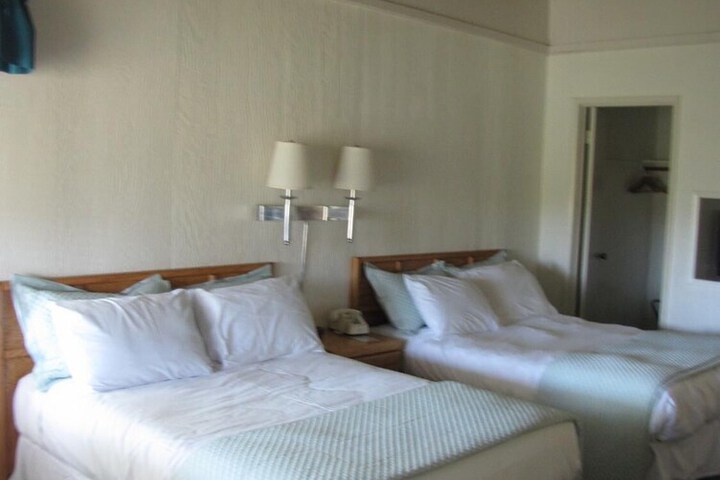 Room 12 of 32