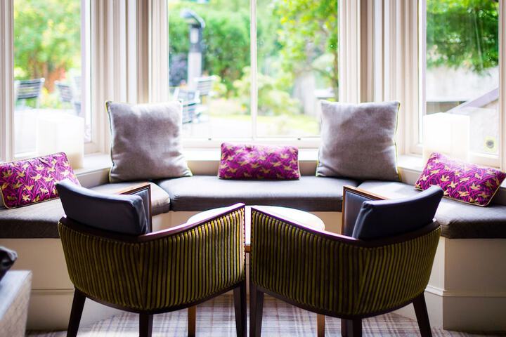Lounge 34 of 57