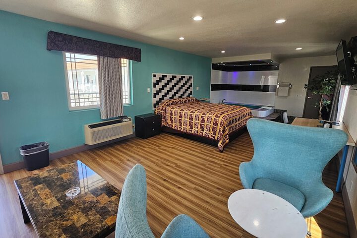Room 6 of 25