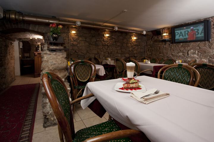Dining 56 of 84