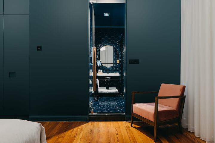 Room 34 of 110