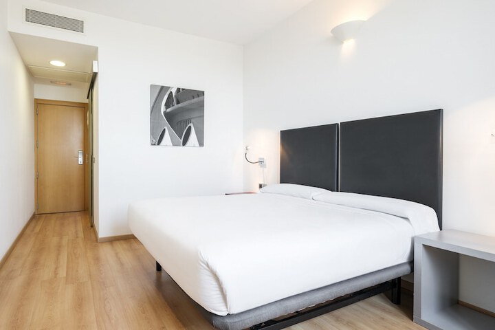 Room 10 of 46