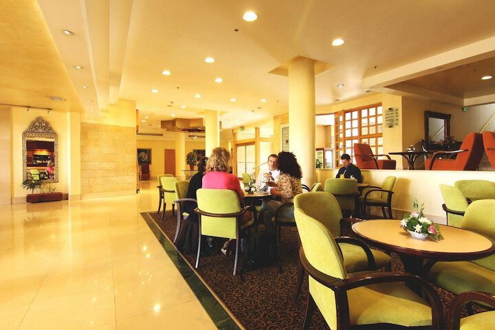 Lounge 70 of 89