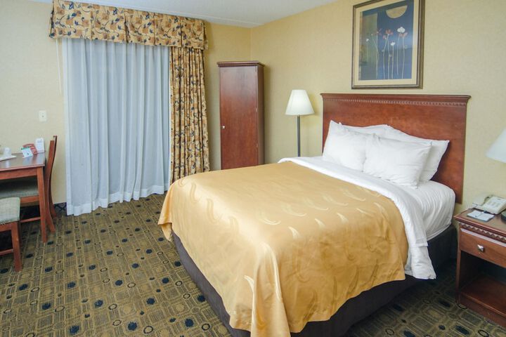 2 Queen Beds (2 of 10)