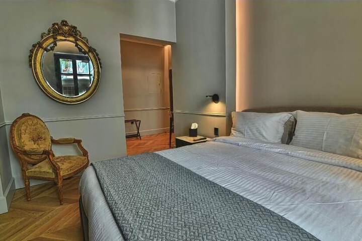 Room 21 of 80