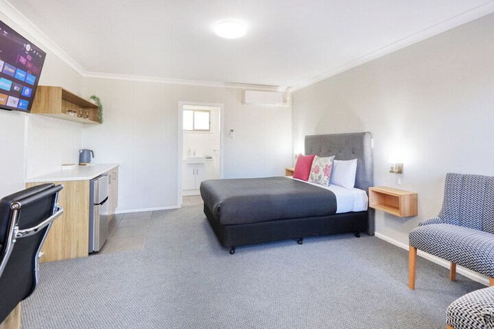 Room 3 of 16