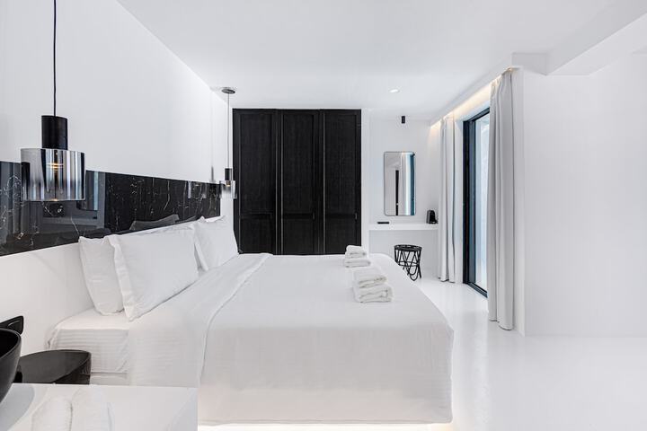 Room 27 of 166