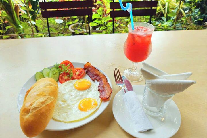 Breakfast/Coffee Service 26 of 38