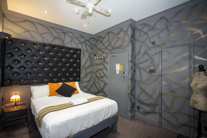 Room 90 of 344
