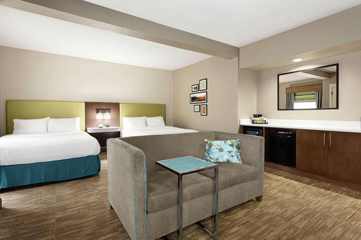 2 Queen Beds (6 of 9)