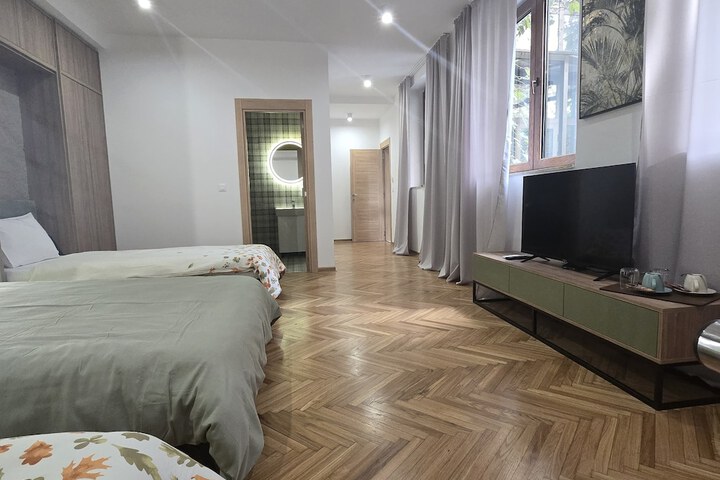 Room 6 of 45