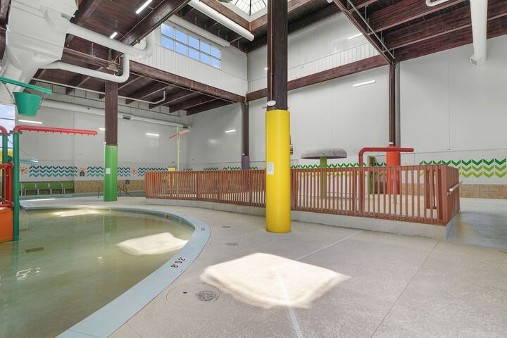 Hotel Pool