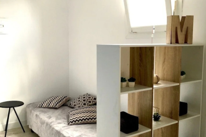 Room 5 of 9