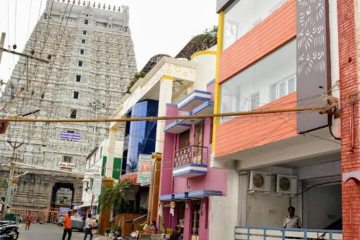 Aakash temple view hotel