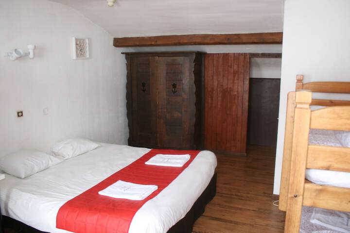 Room 9 of 27
