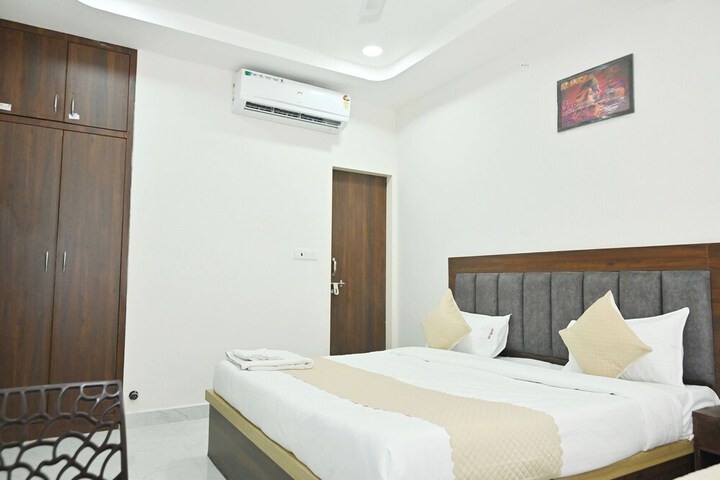 Room 17 of 31