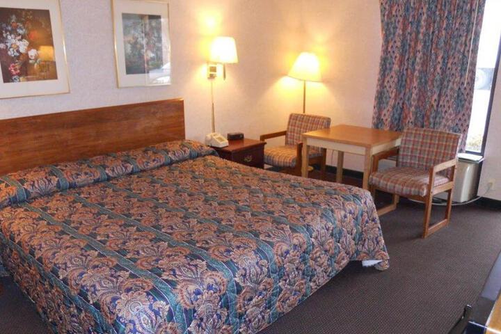 Room 4 of 5