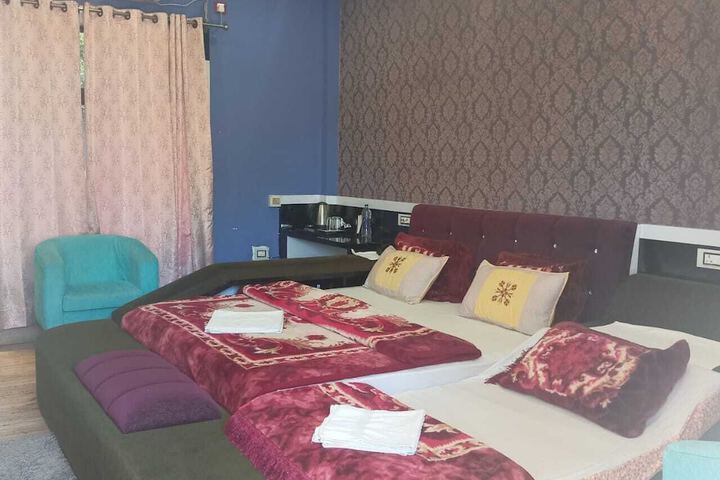 Room 12 of 34