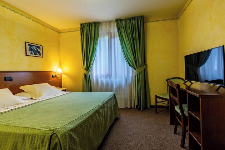 Room 12 of 75