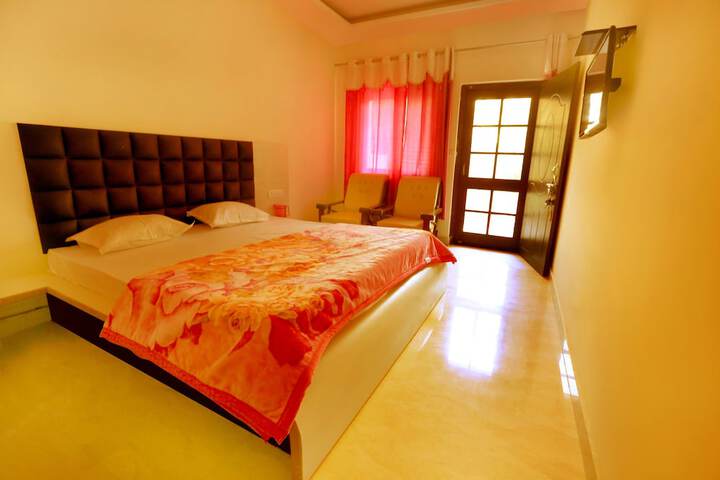 Room 28 of 63