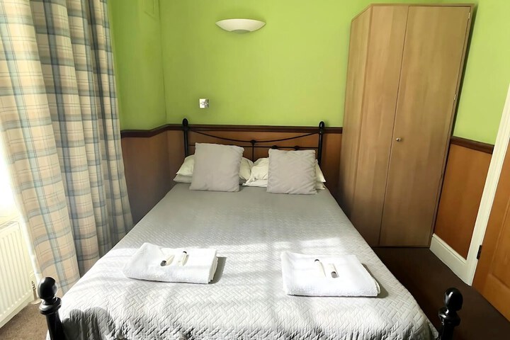 Room 7 of 37