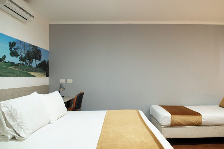 Room 30 of 43