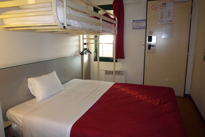 Room 6 of 83