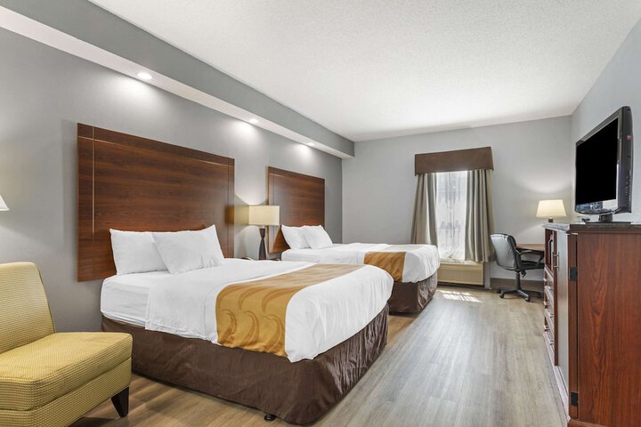 2 Double Beds (13 of 14)