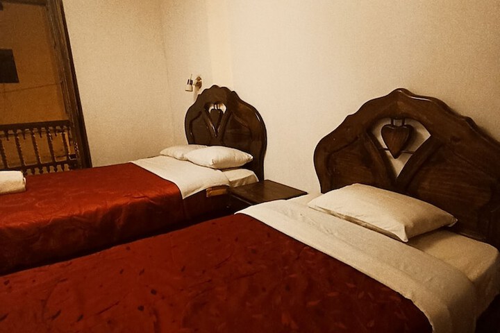 Room 8 of 16