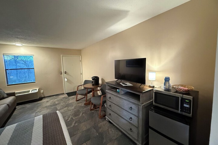 Room 28 of 79