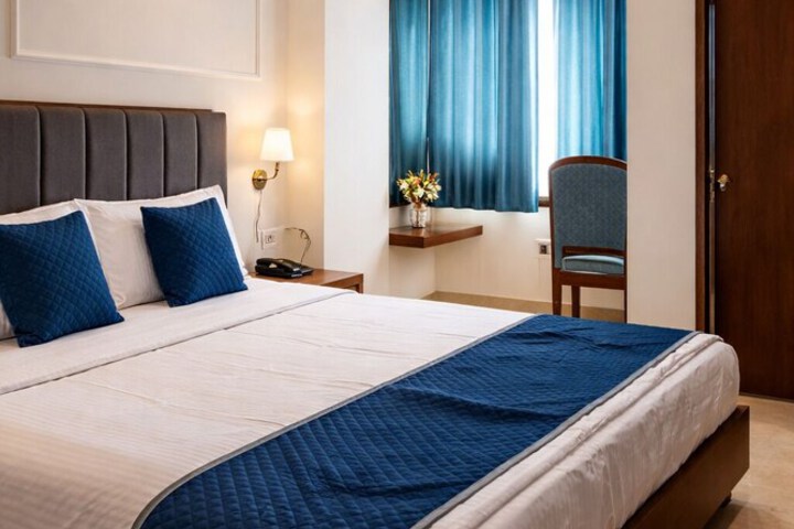 Room 2 of 11