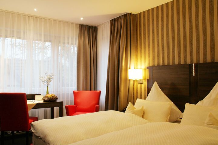 Room 2 of 38