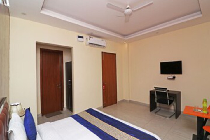 Room 32 of 37