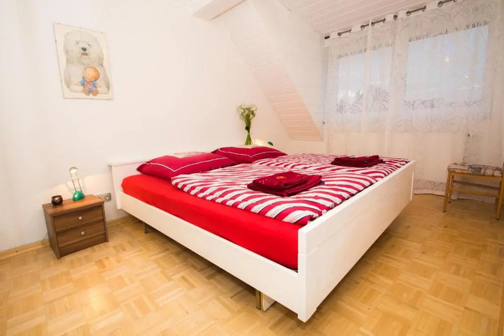 Room 6 of 11