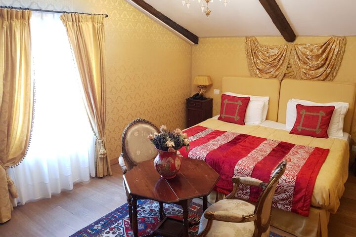 Room 15 of 81