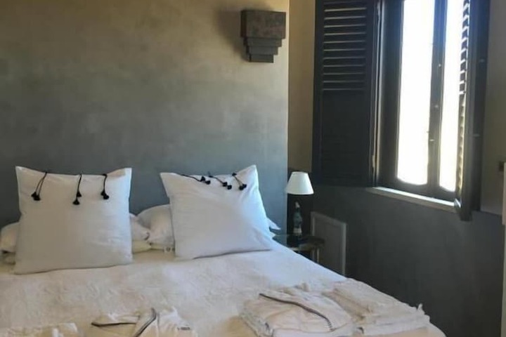 Room 16 of 116
