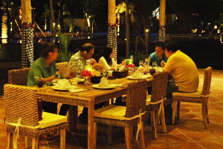 Dining 61 of 98