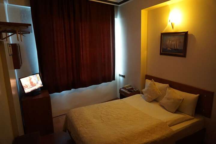 Room 30 of 49