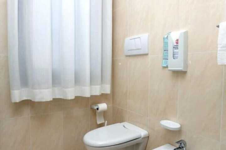 Room 6 of 24